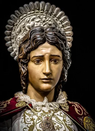 San Juan Evangelista, portando la corona de la imagen primitiva. Fotografía: Juan Luis Aguirre